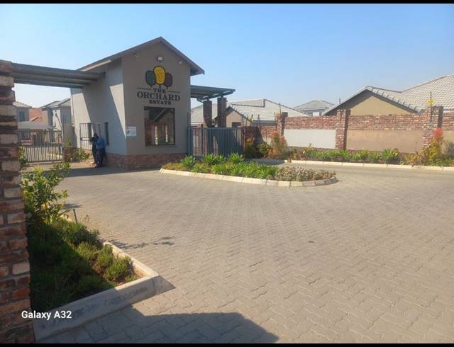 3 BEDROOM TOWNHOUSE FOR SALE IN WATERVAL EAST